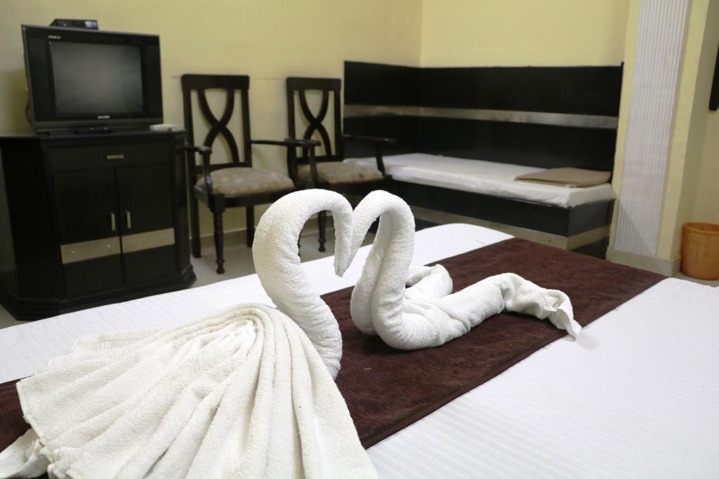 Hotel Vaishnavi Jaipur Buitenkant foto