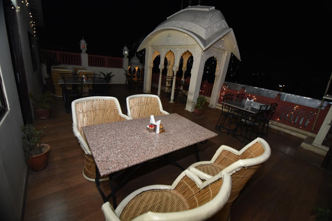 Hotel Vaishnavi Jaipur Buitenkant foto
