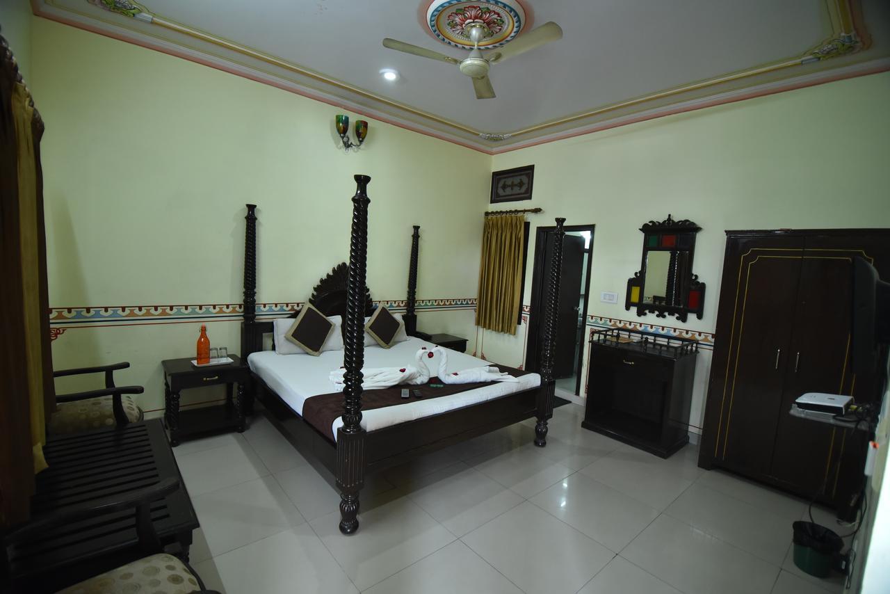 Hotel Vaishnavi Jaipur Buitenkant foto